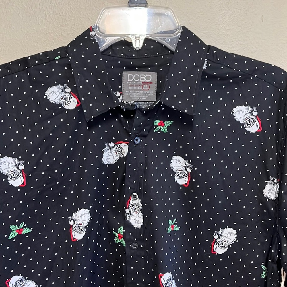 Santa Claus 🎅🏻🎅🏻 long sleeve button down shirt. NWT!